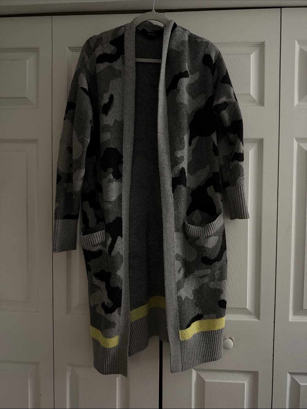 Simply Vera Vera Wang Gray Camo Open-Front Cardigan with Yellow Trim